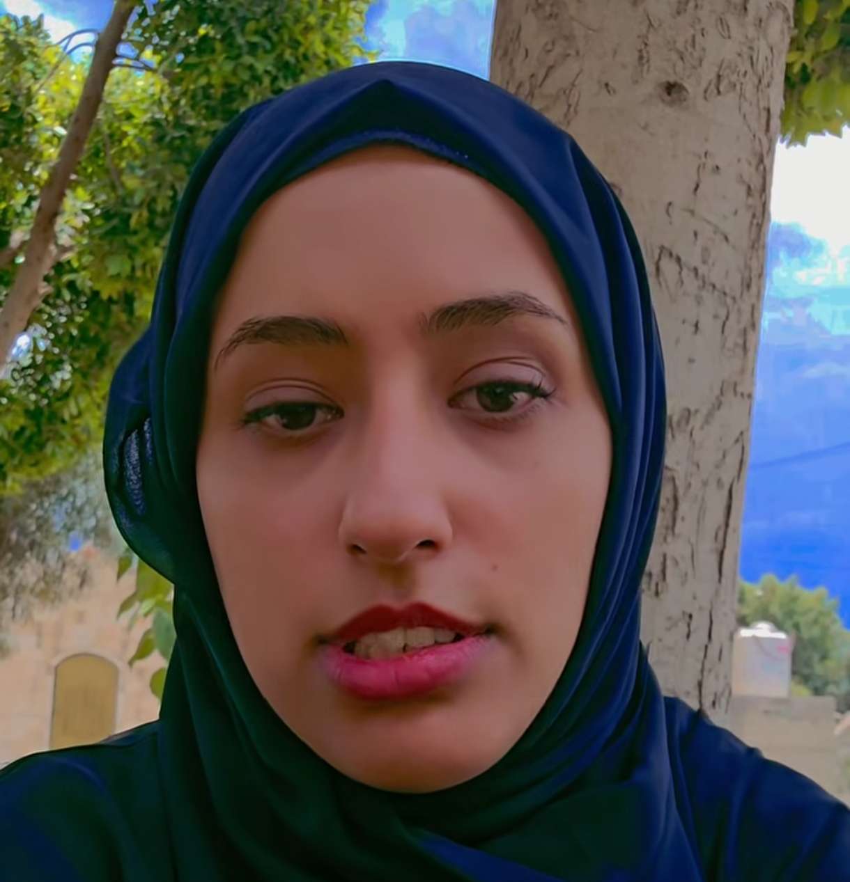 مهندسة يمنية تتحدى: &ldquo;الدجاج في اليمن خالٍ من الهرمونات&rdquo; وتصف المخاوف
