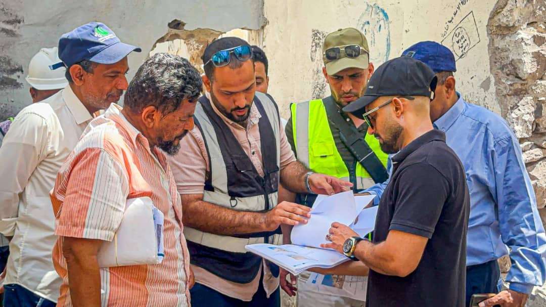 السلطة المحلية بصيرة تسلم موقع مشروع مبنى التربية والتعليم للجهة المنفذة