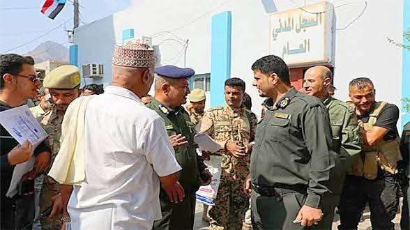 القاضية نورا ضيف الله تشيد بجهود مصلحة الأحوال المدنية بعدن وتثمّن مستوى الخدمات رغم الضغط الكبير