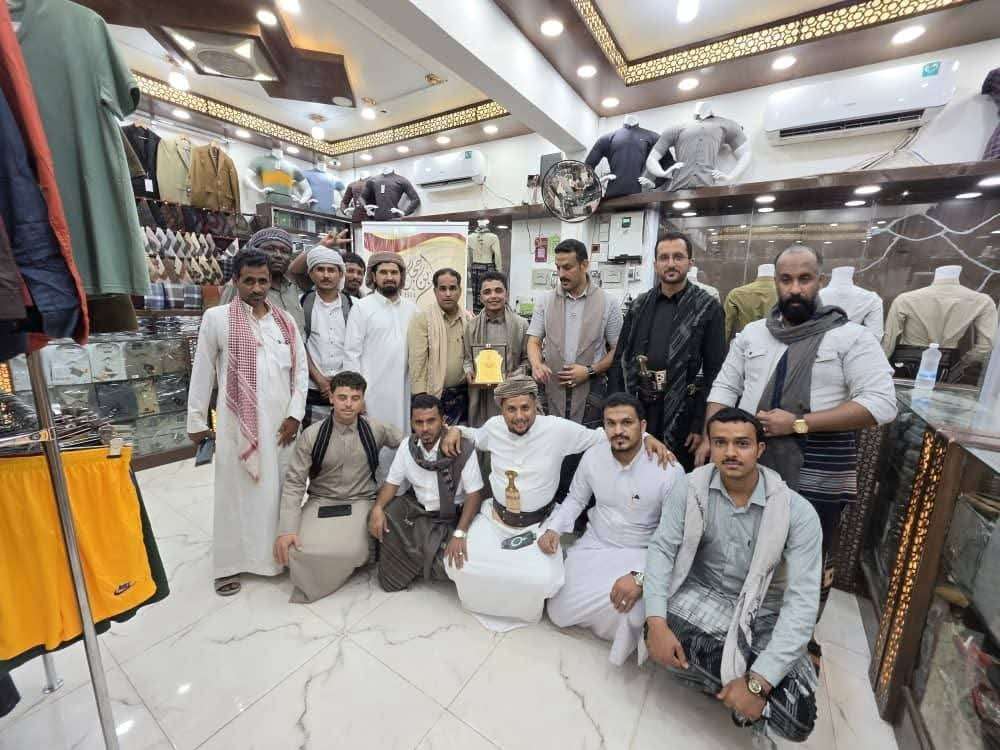 الاحتفال بشاب اعاد ٣٠ الف ريال سعودي
