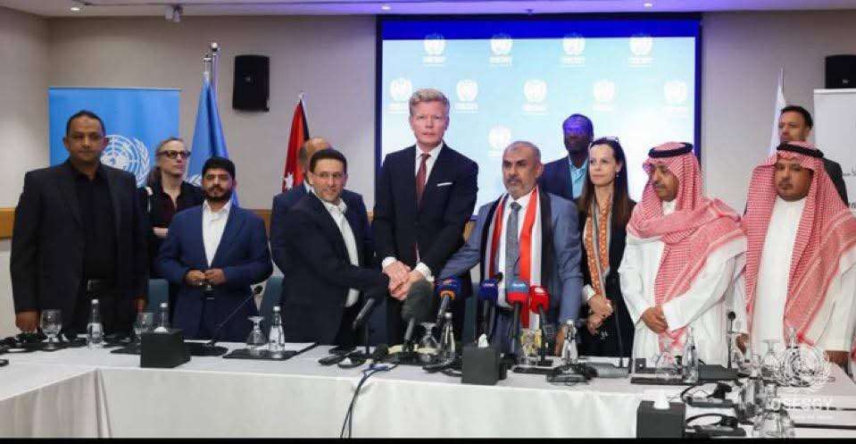 الكشف عن موعد بدء تنفيذ عملية تبادل الأسرى بين الحو ثيين والحكومة الشرعية الكشف عن موعد بدء تنفيذ عملية تبادل الأسرى بين الحو ثيين والحكومة الشرعية