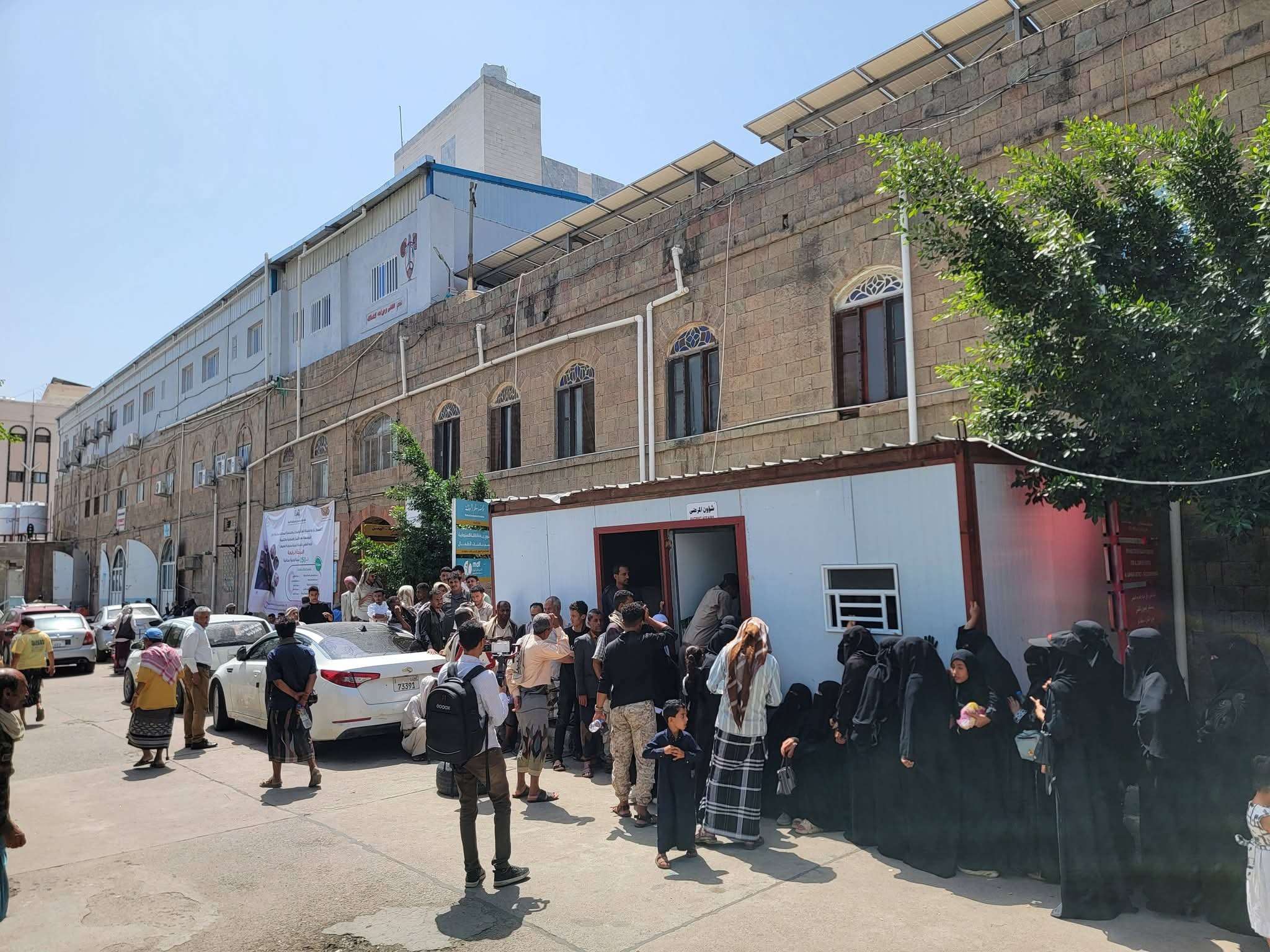 مؤسسة نعمة تواصل استقبال المرضى لإجراء 350 عملية جراحية مجانية في تعز