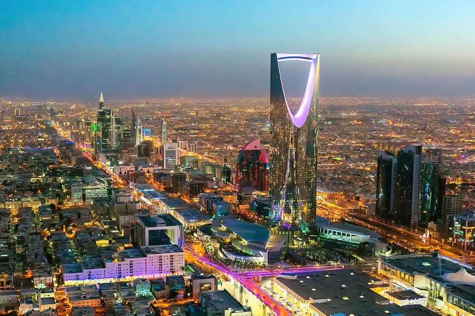 وفاة مغترب يمني في السعودية .. وابنته الصغيرة تقفز من أعلى عمارة بتعز فور سماعها النبأ