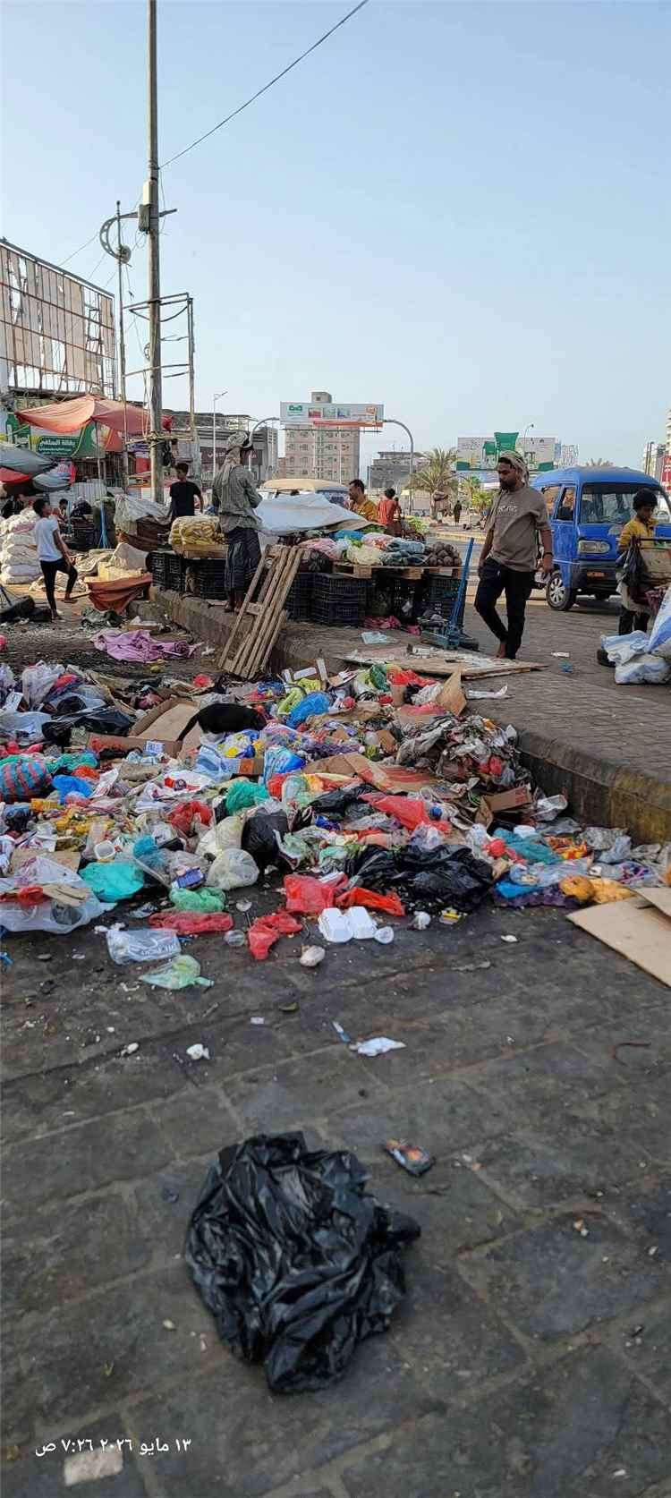 تفاصيل صادمة لقيام ولي امر طالبة بضرب معلماتها داخل مدرسة بعدن