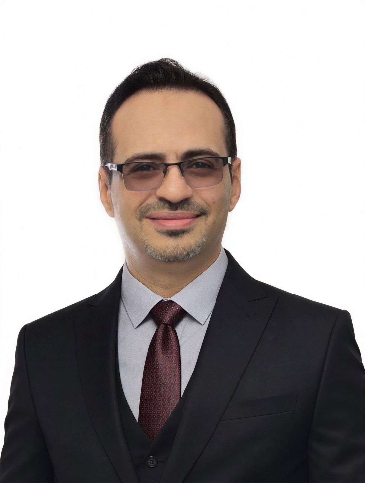 د. أشرف قردش: تحديث التشريع البحري اليمني ضرورة لتعزيز تنافسية ميناء عدن ومعالجة تكدس الشحنات