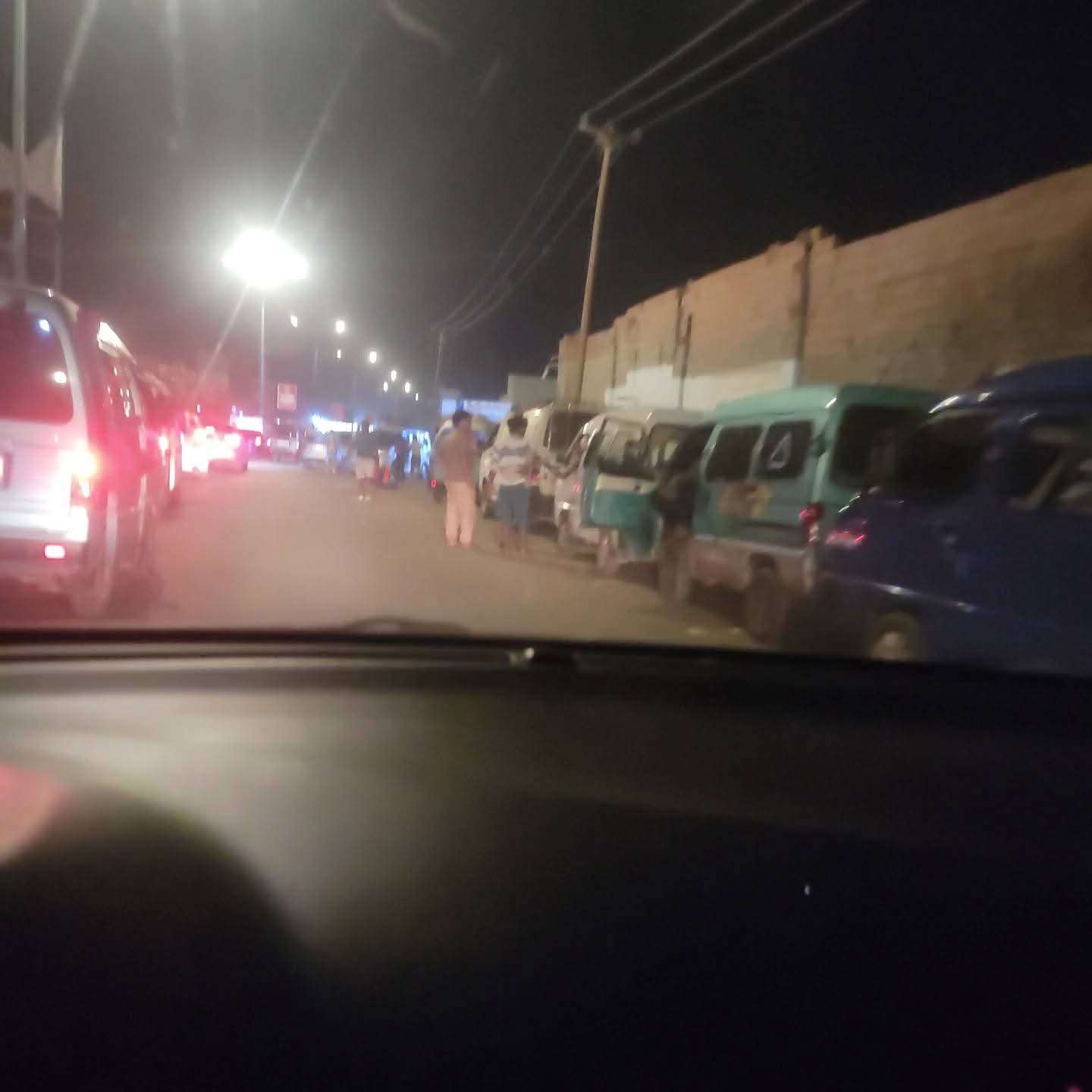 مواطنات يشكون من معاملة مهينة في محطات الغاز بعدن وسط تفاقم الأزمة