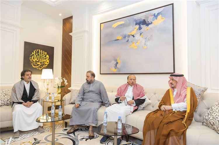 محمد بن سلمان يجري اتصالا هاتفيا بنجل هادي محمد بن سلمان يجري اتصالا هاتفيا بنجل هادي