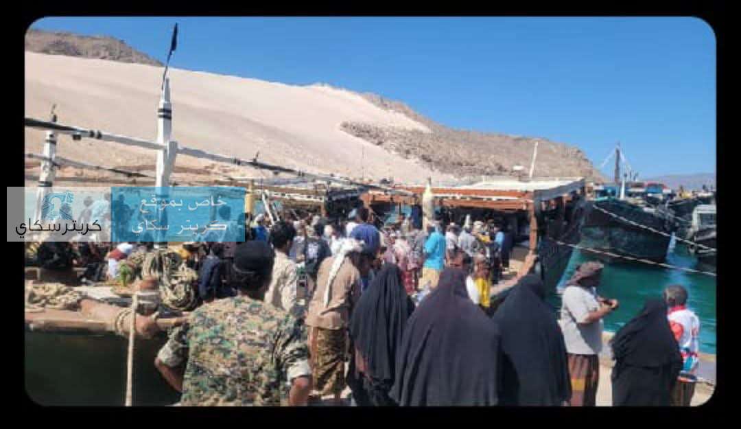 أكثر من 200 مسافر يغادرون سقطرى بحراً بعد توقف الرحلات الجوية.. ومطالبات بإنهاء معاناة الأرخبيل أكثر من 200 مسافر يغادرون سقطرى بحراً بعد توقف الرحلات الجوية.. ومطالبات بإنهاء معاناة الأرخبيل