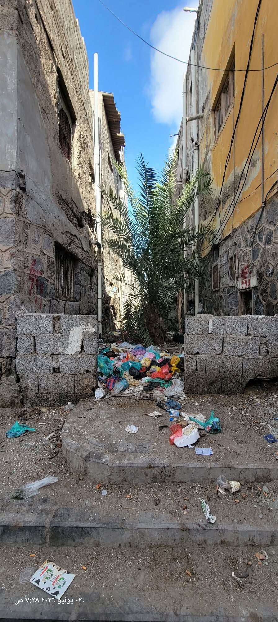 صورة من المنصورة بعدن تثير استياء الأهالي صورة من المنصورة بعدن تثير استياء الأهالي