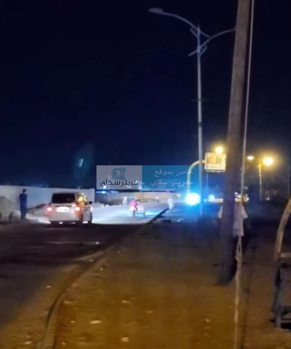 عاجل: تصعيد خطير.. محتجون يحتجزون قواطر وقود الكهرباء بعدن بميناء الزيت بالبريقة