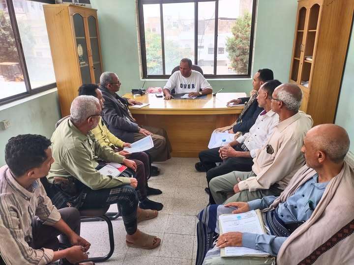 أول تحرك شعبي لاستعادة آبار المياه من قبضة النافذين أول تحرك شعبي لاستعادة آبار المياه من قبضة النافذين