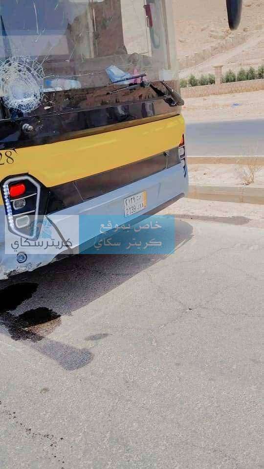عاجل:باص سياحي يدهس سائق دراجة وجثثه مرمية بالطريق(صور)