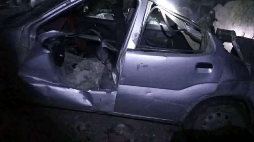 انهيار صخري ضخم في نقيل بني سلامة بذمار يطمر مركبات ويتسبب بخسائر