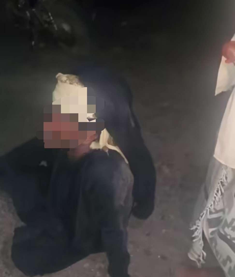 القبض على شخص متنكر بزي نسائي