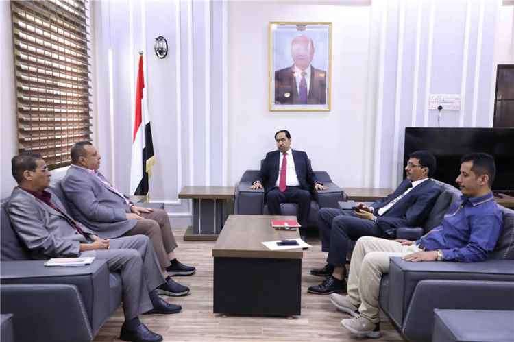 الوزير البكري يلتقي أمين عام مؤسسة الناصر للتنمية ويثمن جهود رئيسها