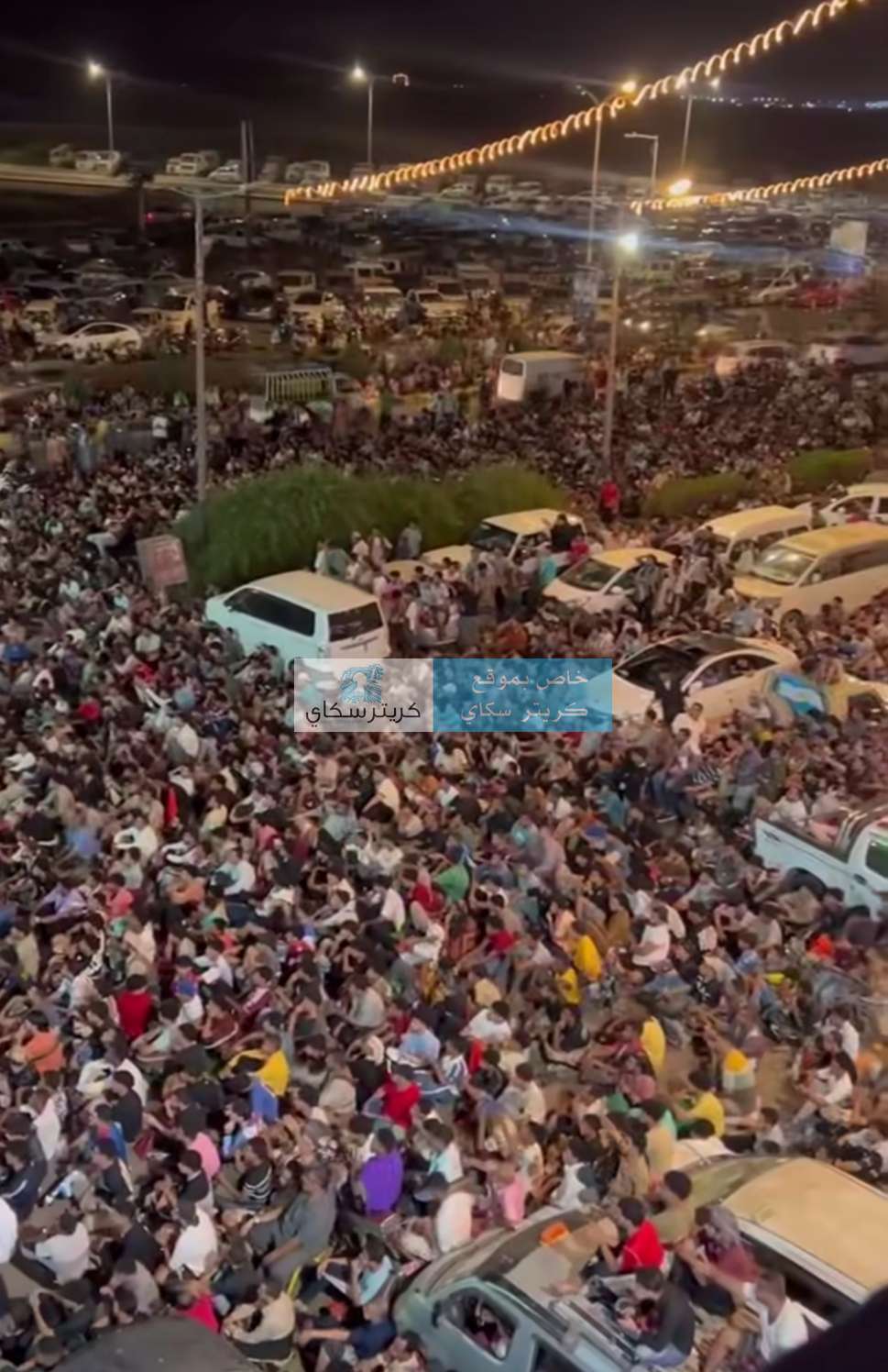 حشود غفيرة في عدن لمتابعة مباراة مصر والأرجنتين حشود غفيرة في عدن لمتابعة مباراة مصر والأرجنتين
