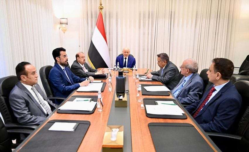 رئيس مجلس القيادة: الدولة ماضية في برنامج الإصلاحات والردع الحازم للتصعيد الحوثي