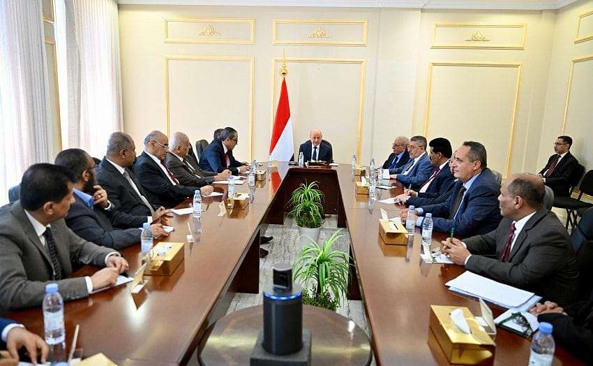 رئيس مجلس القيادة يدعو الأحزاب والمكونات السياسية إلى قيادة الوعي الوطني وتعزيز الجبهة الداخلية دعماً لمشروع الدولة.