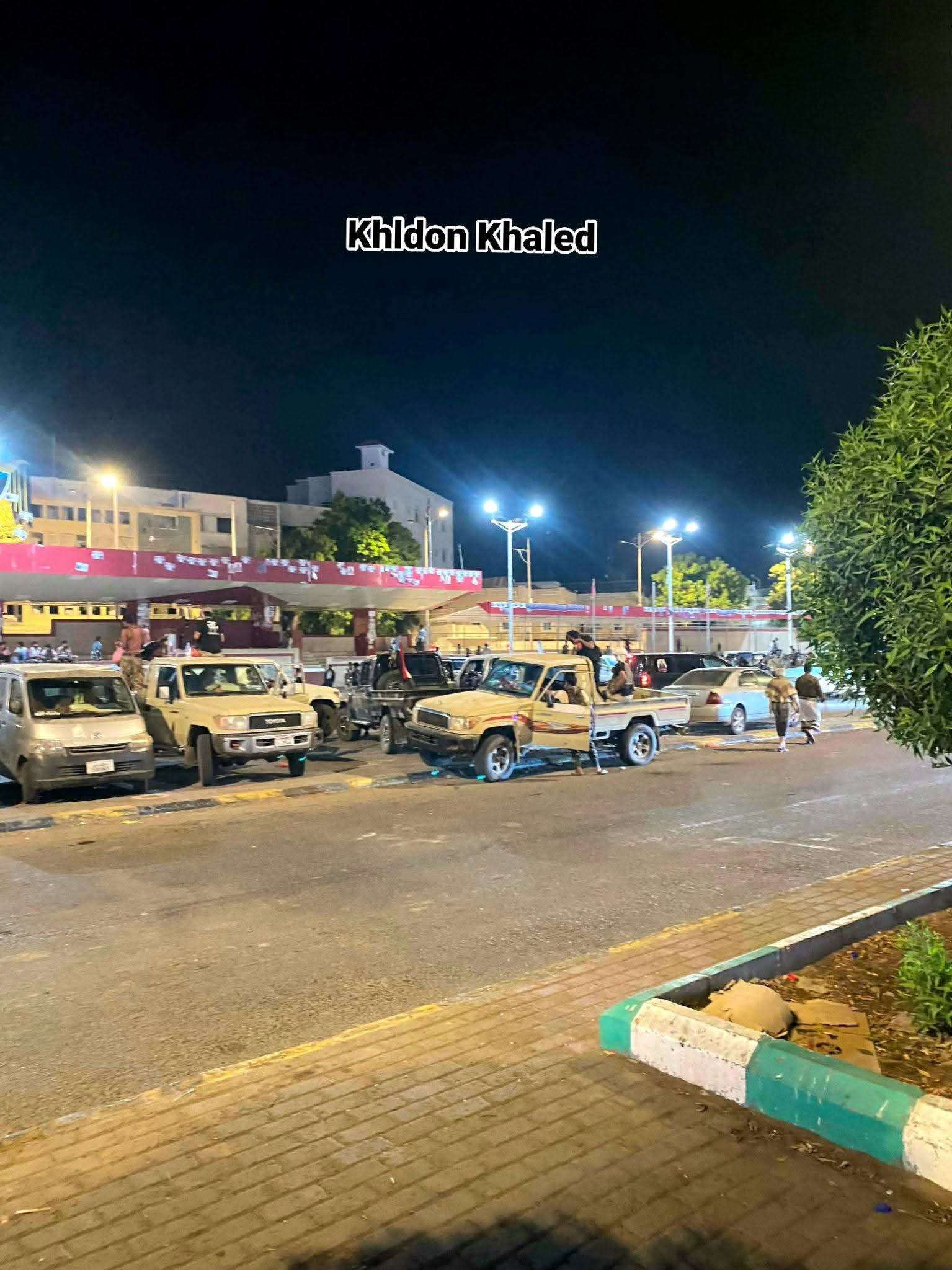 عاجل .. انتشار عسكري لعناصر مسلحة من ردفان في ساحة العروض بعدن