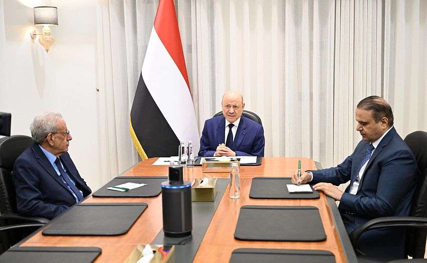 الرئيس العليمي: الدولة لن تسمح بأي رحلات خارج اختصاصاتها الحصرية ولا بديل أمام المليشيات سوى القبول بالمبادرات الإنسانية المعلنة الرئيس العليمي: الدولة لن تسمح بأي رحلات خارج اختصاصاتها الحصرية ولا بديل أمام المليشيات سوى القبول بالمبادرات الإنسانية المعلنة