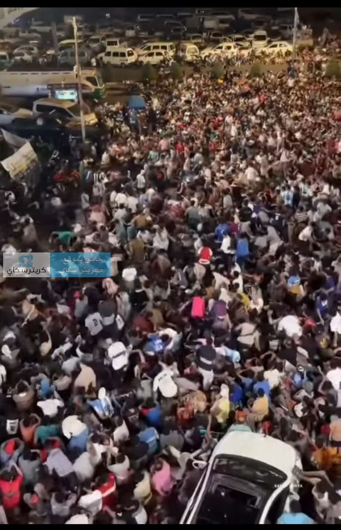 عاجل:جرحى بين مشجعين جولة كالتكس بعدن عقب اشاعة برمي قنبلة عاجل:جرحى بين مشجعين جولة كالتكس بعدن عقب اشاعة برمي قنبلة