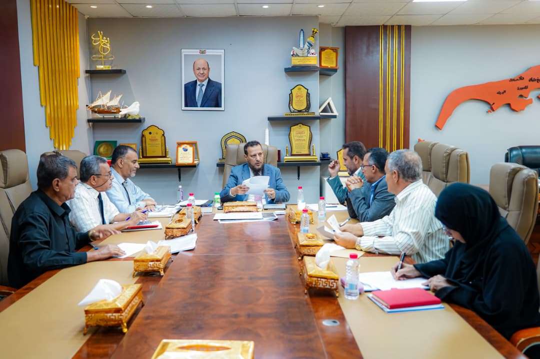 محافظ عدن يترأس اجتماع الوحدة التنفيذية المستقلة لمشروع ترميم وإعادة إعمار المباني المتضررة من الحرب محافظ عدن يترأس اجتماع الوحدة التنفيذية المستقلة لمشروع ترميم وإعادة إعمار المباني المتضررة من الحرب