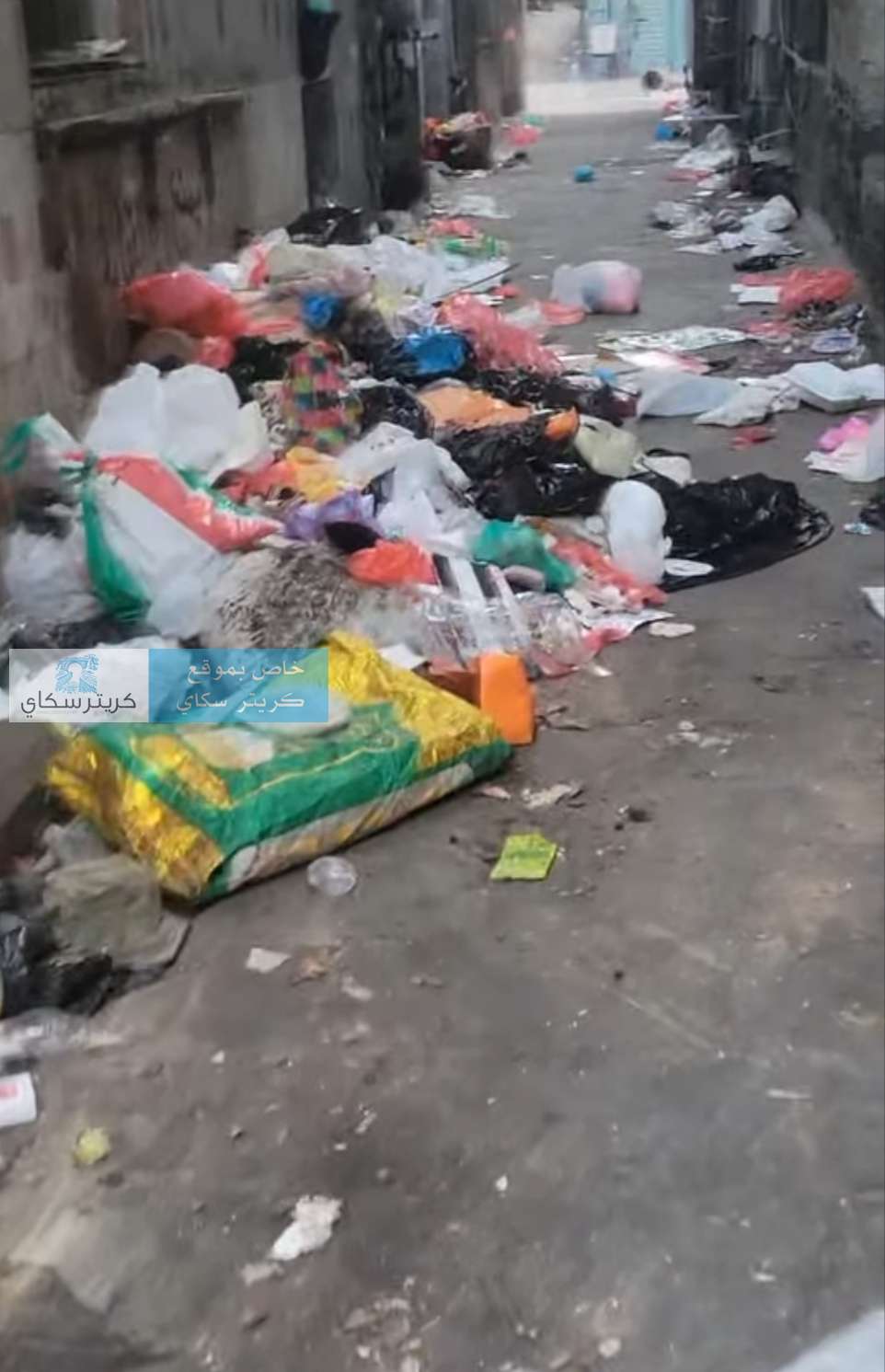 أكوام القمامة تؤرق سكان حي بعدن.. ومطالبات بتحرك فوري