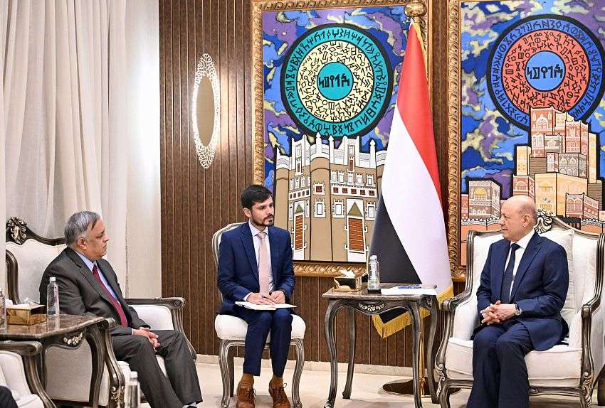 رئيس مجلس القيادة: أمن البحر الأحمر مسؤولية يمنية ودولية مشتركة رئيس مجلس القيادة: أمن البحر الأحمر مسؤولية يمنية ودولية مشتركة