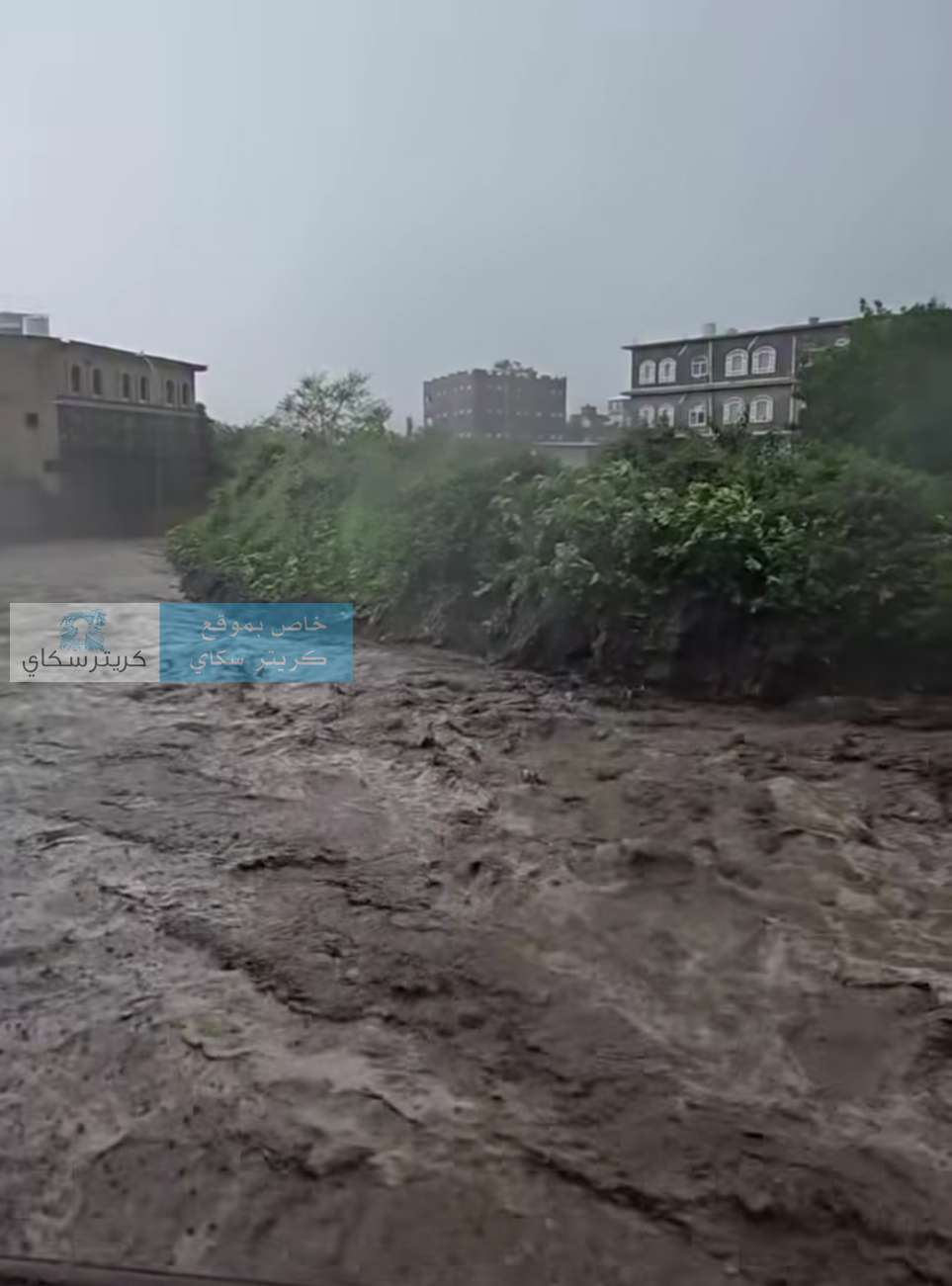 أمطار غزيرة وسيول تهدد المنازل وسط مخاوف من كارثة