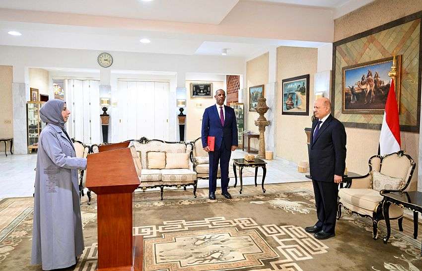 عاجل:وزيرة الخارجية وشؤون المغتربين تؤدي اليمين الدستورية امام رئيس مجلس القيادة الرئاسي