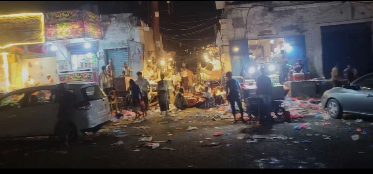 جدل في صيرة حول قرار إغلاق بوابة سوق القات الرئيسي.. ومطالبات بتعويض الباعة والمتضررين جدل في صيرة حول قرار إغلاق بوابة سوق القات الرئيسي.. ومطالبات بتعويض الباعة والمتضررين