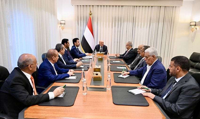 رئيس مجلس القيادة يشيد بالتحالف البحري متعدد الجنسيات والدعم السعودي لمؤسسات الدولة اليمنية وامن واستقرار المنطقة