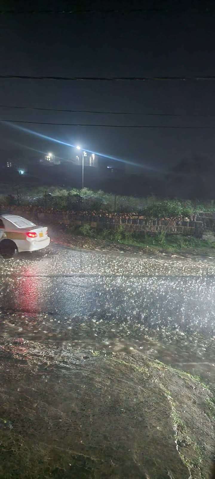 عاجل:تجدد أمطار غزيرة الآن وتحذير من سيول جارفة عاجل:تجدد أمطار غزيرة الآن وتحذير من سيول جارفة