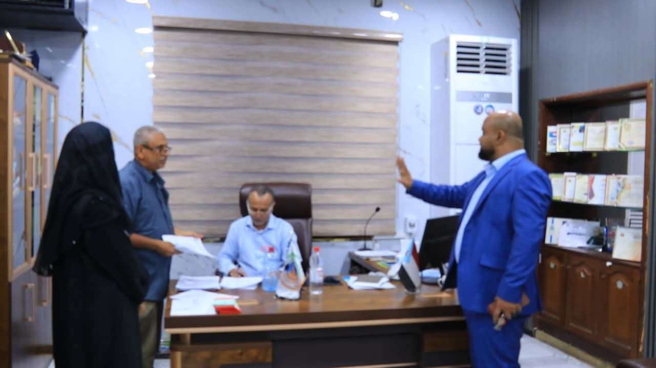 القاضي بسام غالب: مكتب التربية بعدن اعتمد رسوما مجحفة وسنقوم بمساءلته القاضي بسام غالب: مكتب التربية بعدن اعتمد رسوما مجحفة وسنقوم بمساءلته