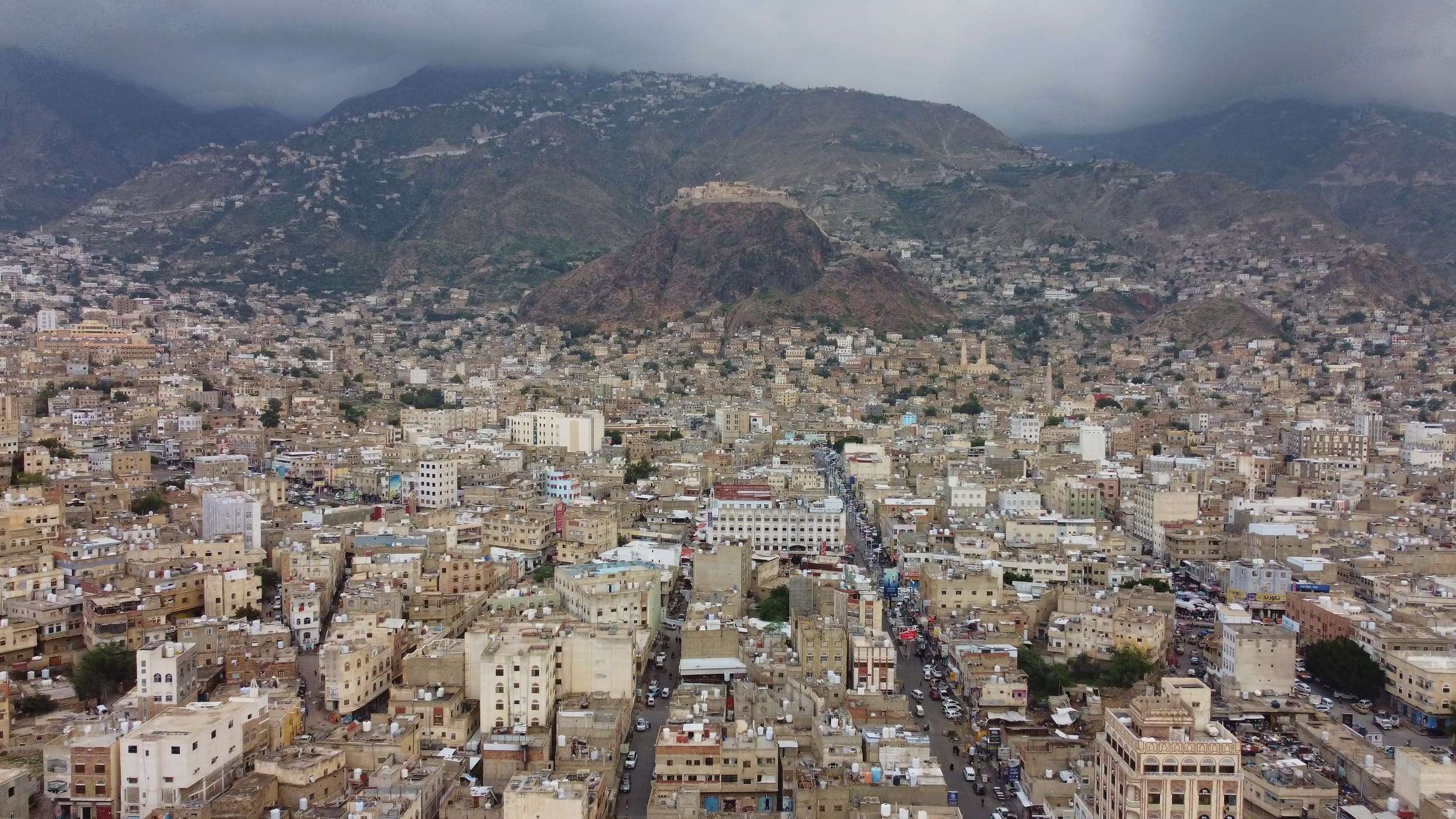 ثمانية أشخاص يغتصبون فتاة ووساطات تسعى لإطلاق سراح الجناة