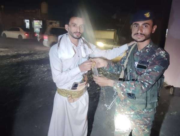 أمانة نادرة.. جندي يعثر على ذهب ويعيده إلى صاحبه