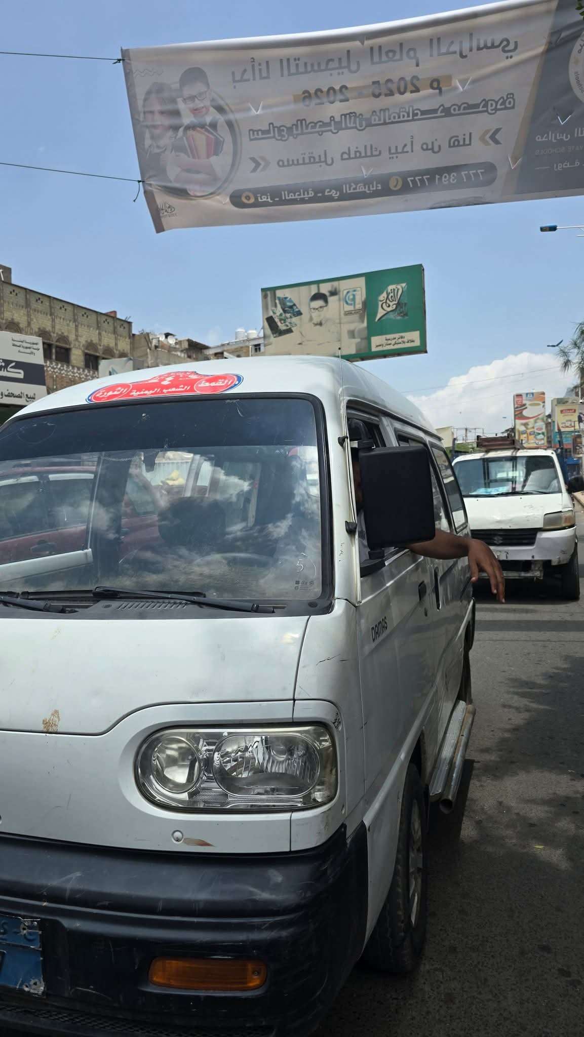 عودة تدريجية للحركة في تعز رغم دعوات الإضراب .. والباصات تسبق الركاب