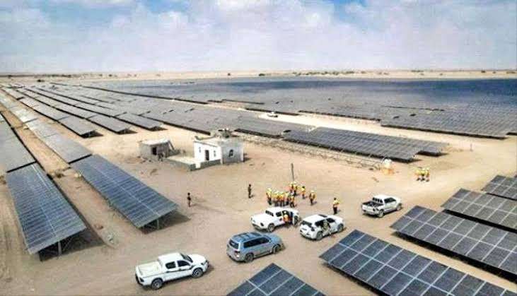 ناشطون ينتقدون وزارة الكهرباء: الشركة الإماراتية هي من رفعت إنتاج محطة الطاقة الشمسية إلى 76 ميجاوات وليس الوزارة