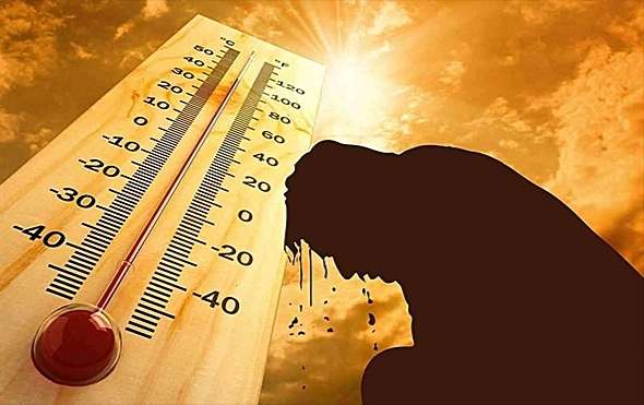 رياح جافة وحارة تضرب عدن في هذه الأثناء