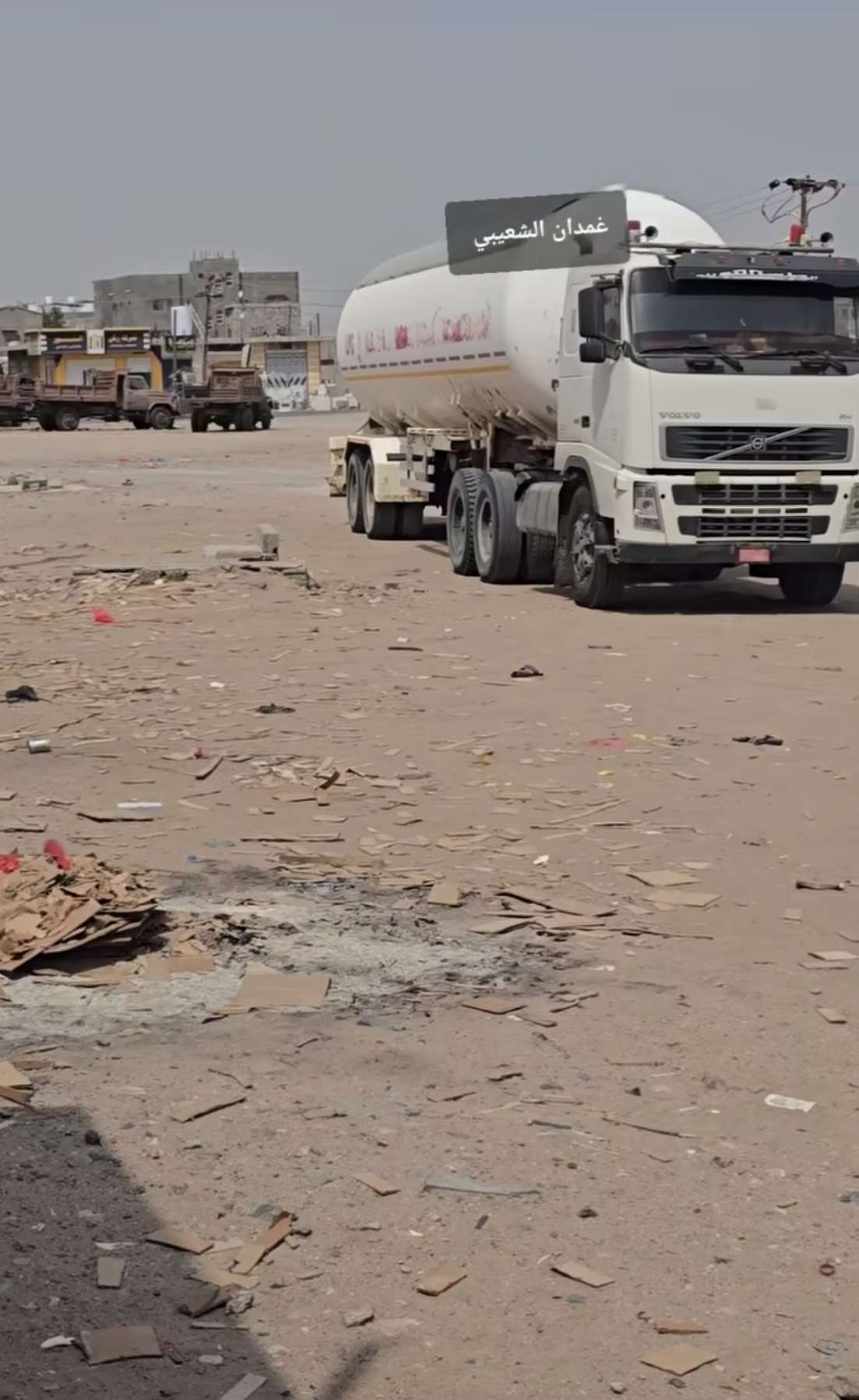 الغاز موجود.. لكن عدن عطشى! اتهامات بصناعة أزمة متعمدة وتعطيل قاطرات الغاز 15 ساعة الغاز موجود.. لكن عدن عطشى! اتهامات بصناعة أزمة متعمدة وتعطيل قاطرات الغاز 15 ساعة