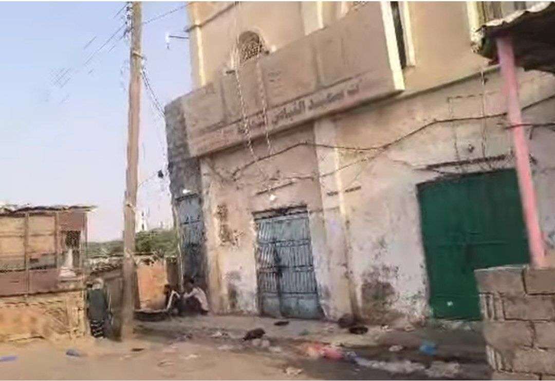 عصيان مدني في أحور بأبين احتجاجًا على هذا الأمر