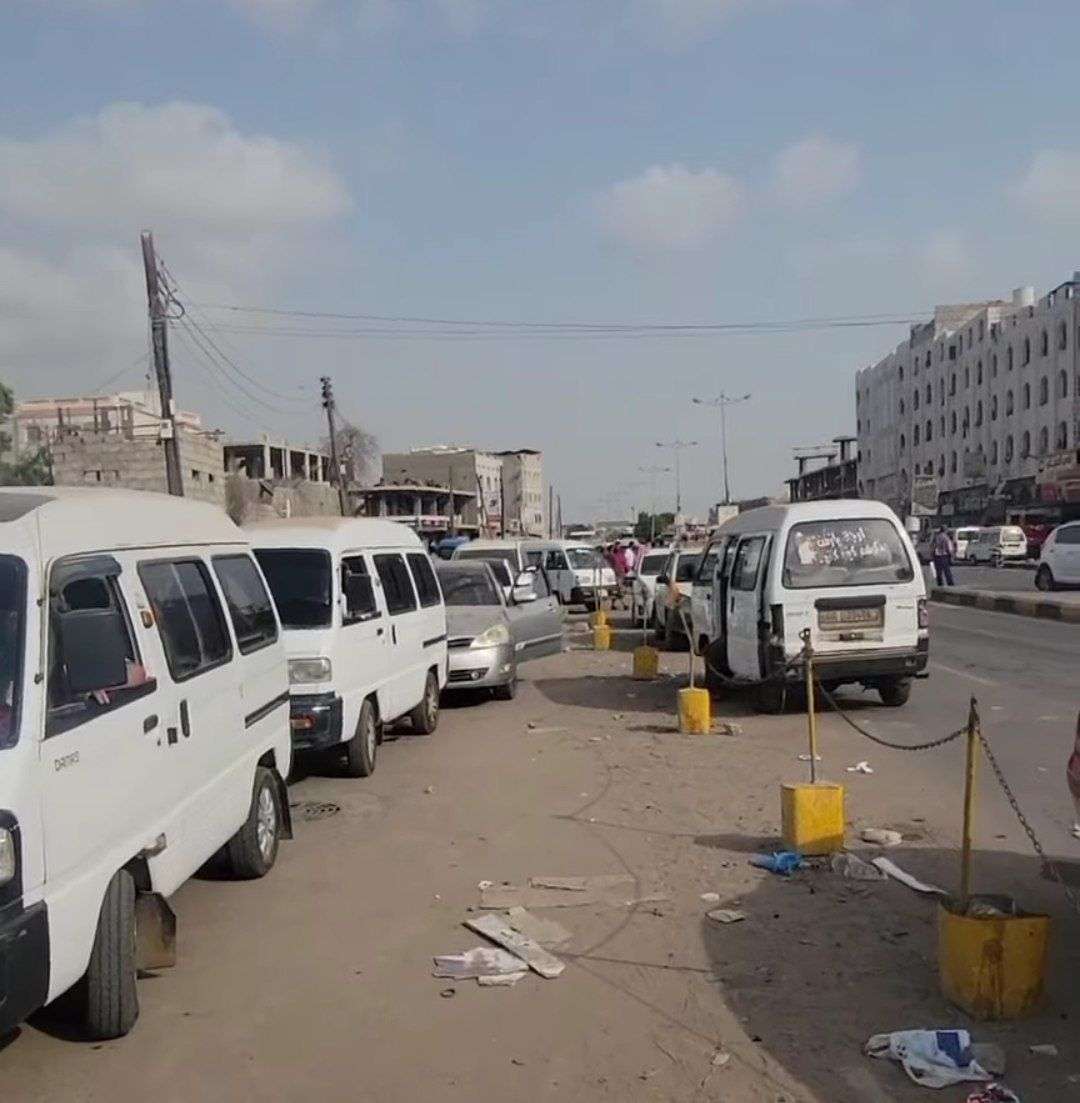 بدء توفر كميات محدودة من الغاز وسط ازدحام خانق بعدن