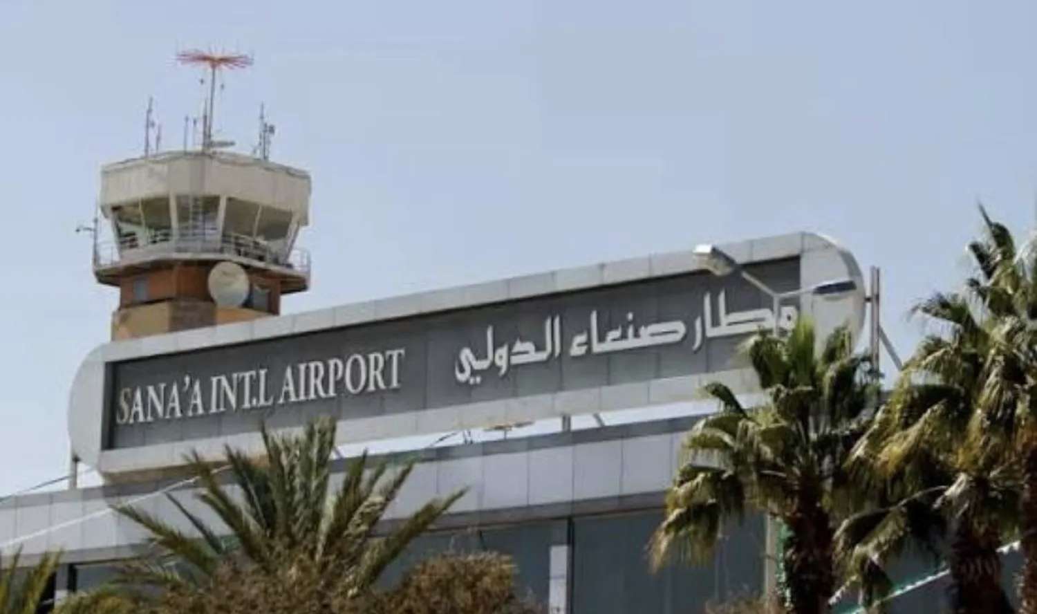 أول نشاط جوي في مطار صنعاء منذ نحو 20 يومًا