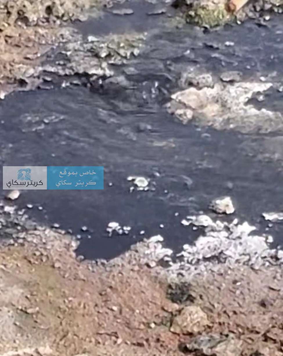 المجاري تهدد كورنيش البريقة.. مواطنون يحذرون من تدمير الطرق