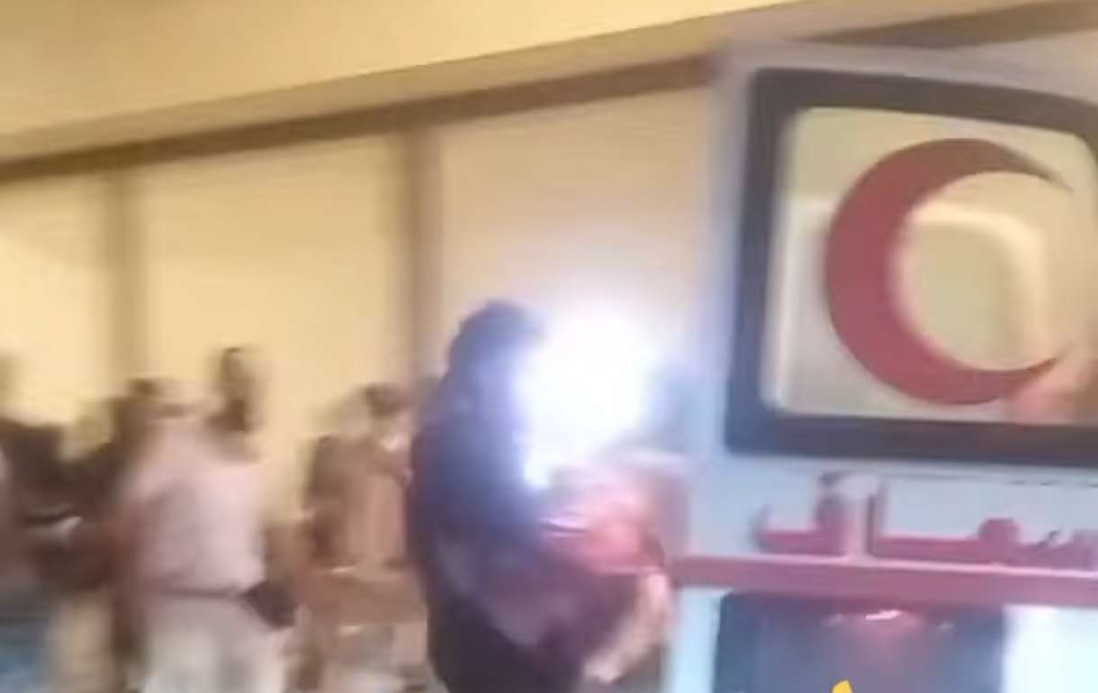 عاجل.. إصابة شخصين بحالة دوار وإغماء داخل محطة وقود في عدن