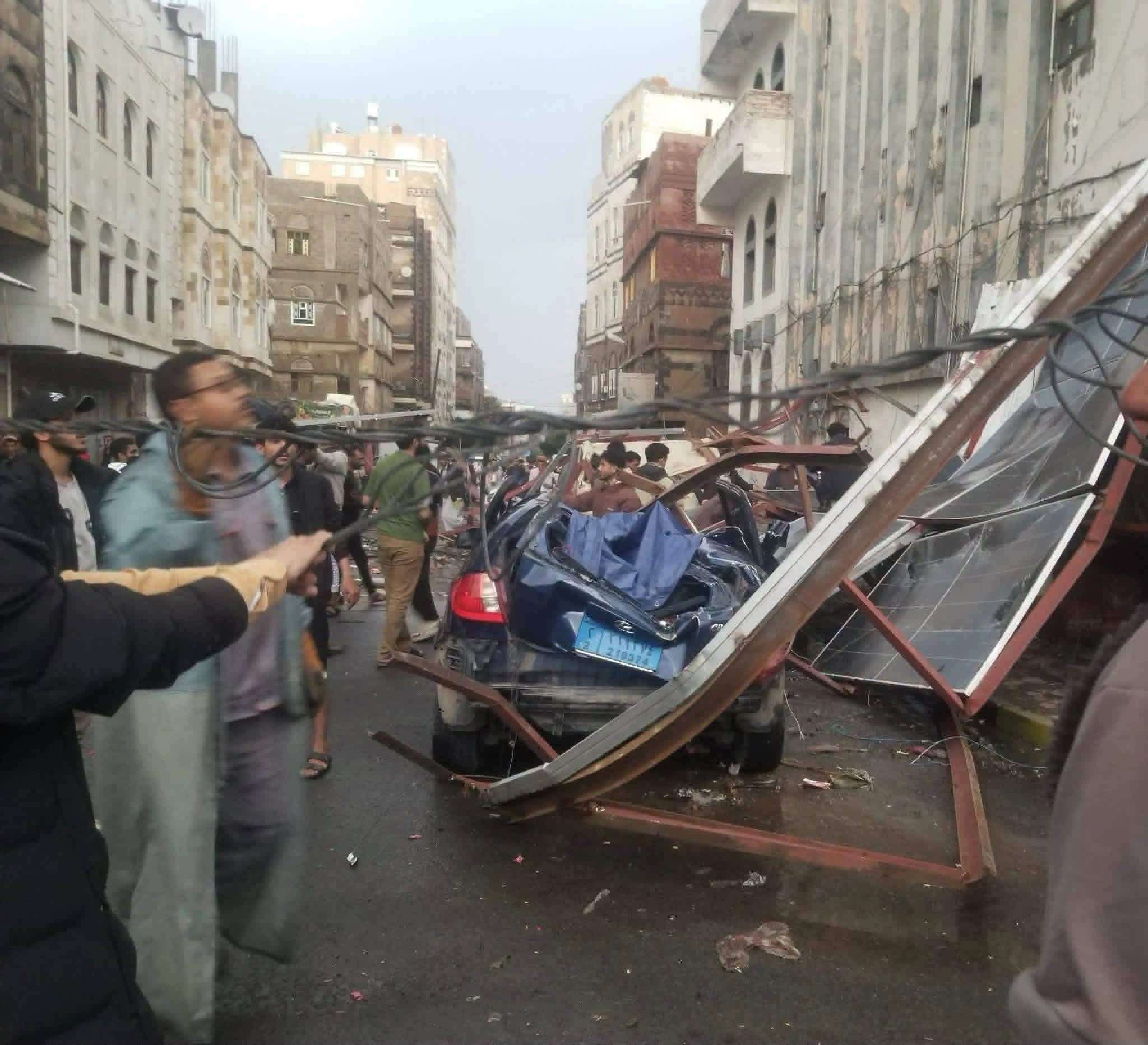 وفاة امرأتين في صنعاء جراء سقوط منظومة طاقة شمسية وسط أمطار وسيول غزيرة