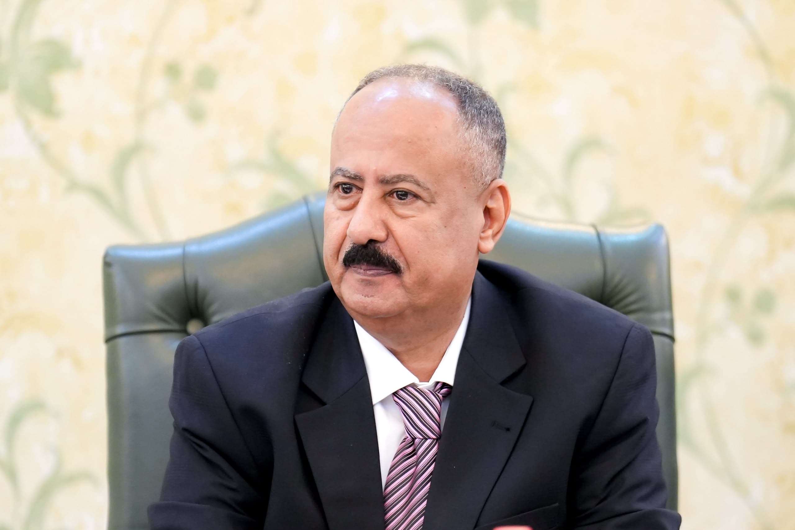 وزير النقل يتراس اجتماع لجنة الطوارئ العليا لمناقشة تداعيات استهداف ميناء المخا وتعزيز جاهزية الموانئ وزير النقل يتراس اجتماع لجنة الطوارئ العليا لمناقشة تداعيات استهداف ميناء المخا وتعزيز جاهزية الموانئ