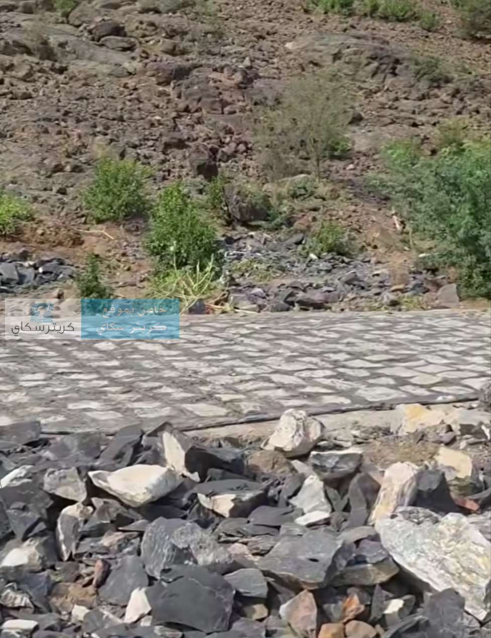 وحده في الميدان.. عبداللطيف الزيلعي يواصل إنجاز طريق في تهامة