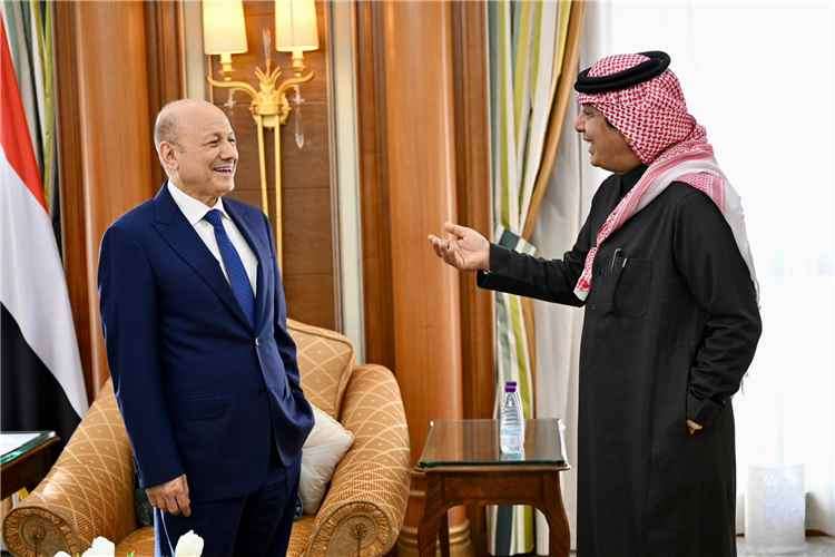 اعلامي سعودي:الرئيس العليمي سيتخذ القرار المناسب في التوقيت المناسب