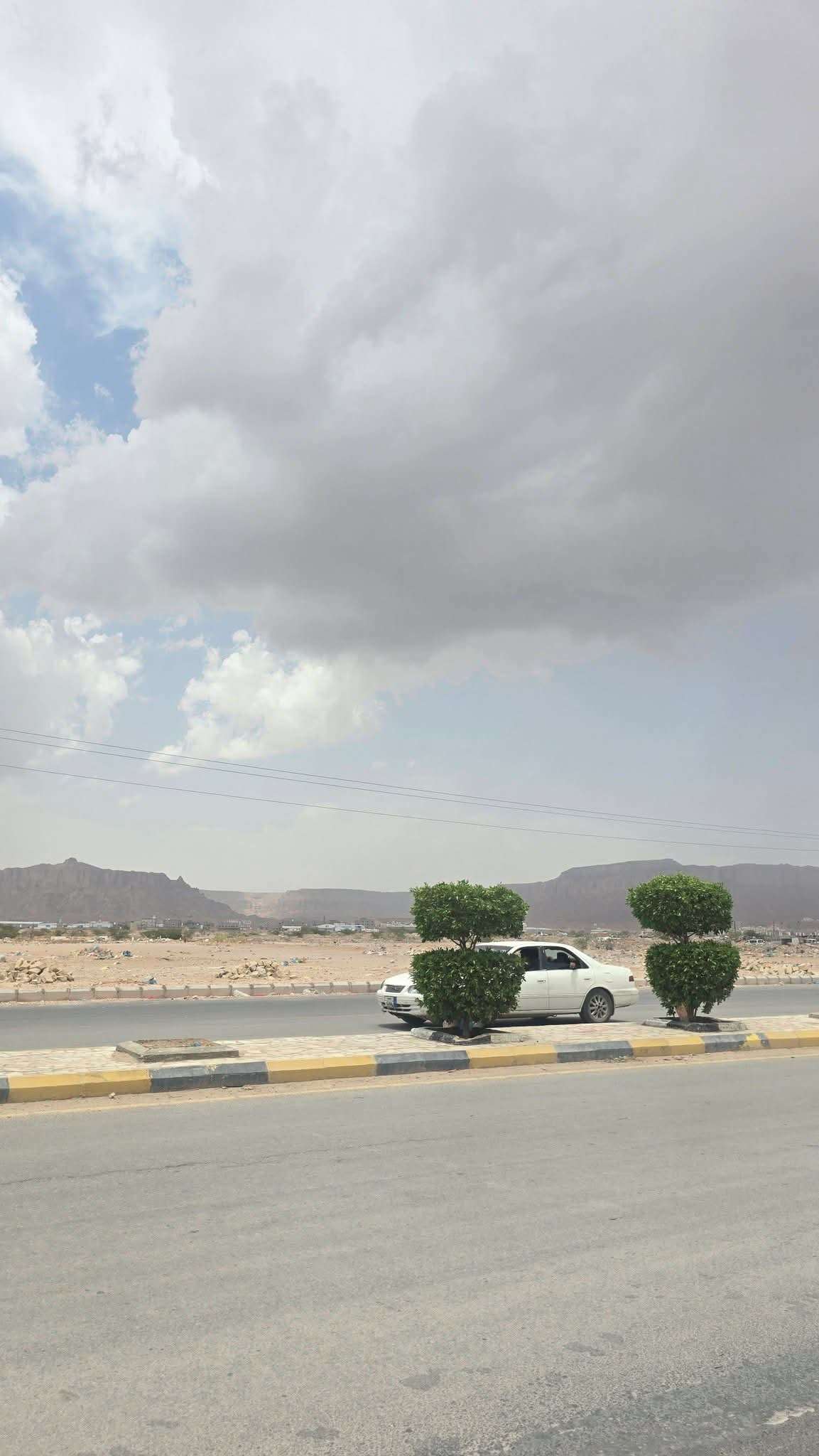 يحدث الان .. تساقط امطار خفيفة على مدينة عتق (صور) يحدث الان .. تساقط امطار خفيفة على مدينة عتق (صور)